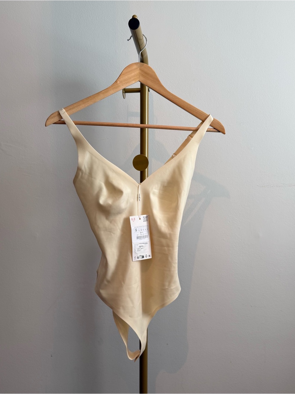 Zara NWT Seamless Ecru V-Neck Shaping Bodysuit - Size Small